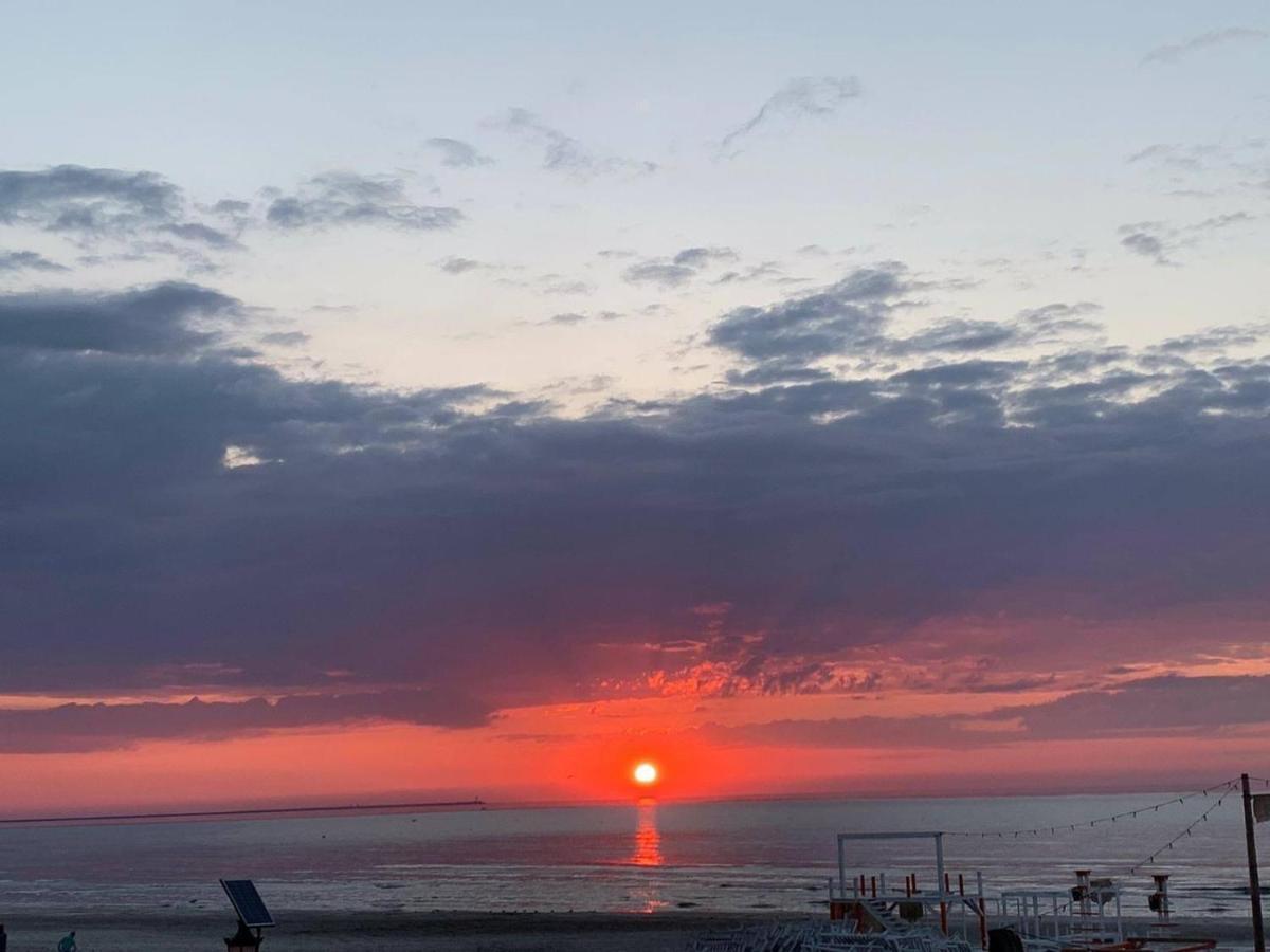 Wave 2 Mamaia Prima Linie Vedere La Mare 120Mp Năvodari Kültér fotó